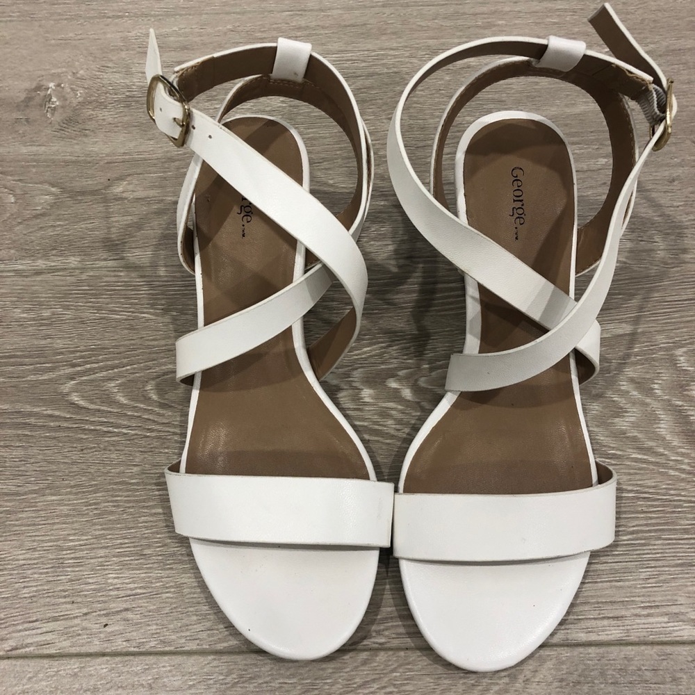 3/$5 💵 White sandals